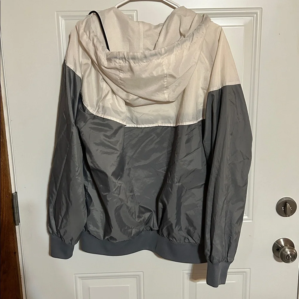 Nike Two-Tone Gray and Cream Jacket Windrunner - Picture 6 of 7